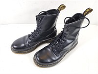 LIKE NEW Azi Wair Black Leather Boots (Size 7)