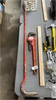 Pipe wrench and prybar