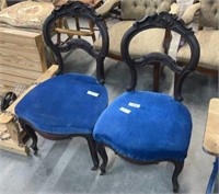 Set of wood chair with blue cushion