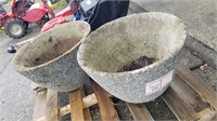 2 Cement flower pots