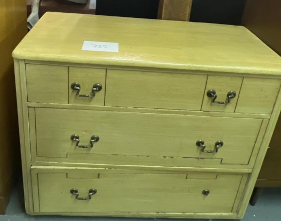 Vintage 3 drawer dresser 18x38x32