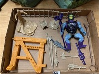 MASTERS OF THE UNIVERSE -SKELETOR AND ACCESSORIES