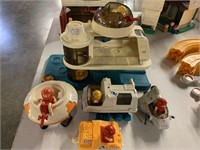 LIL PLAYMATES SPACE STATION AND FIGURES