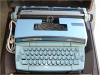 Smith Corona Typewriter SCM in case