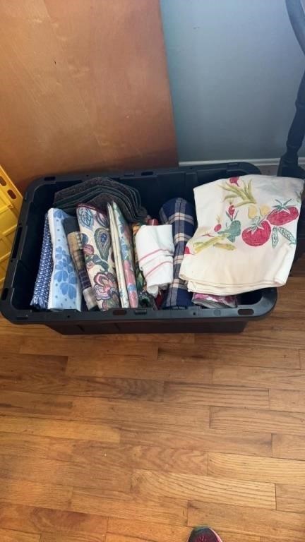 Linens with tote