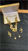 Matching necklace earring set’s