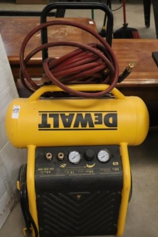 DEWALT COMPRESSOR (WORKS)