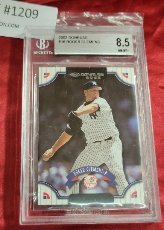 8.5 NM-MT GRADED 2002 ROGER CLEMENS TRADING CARD