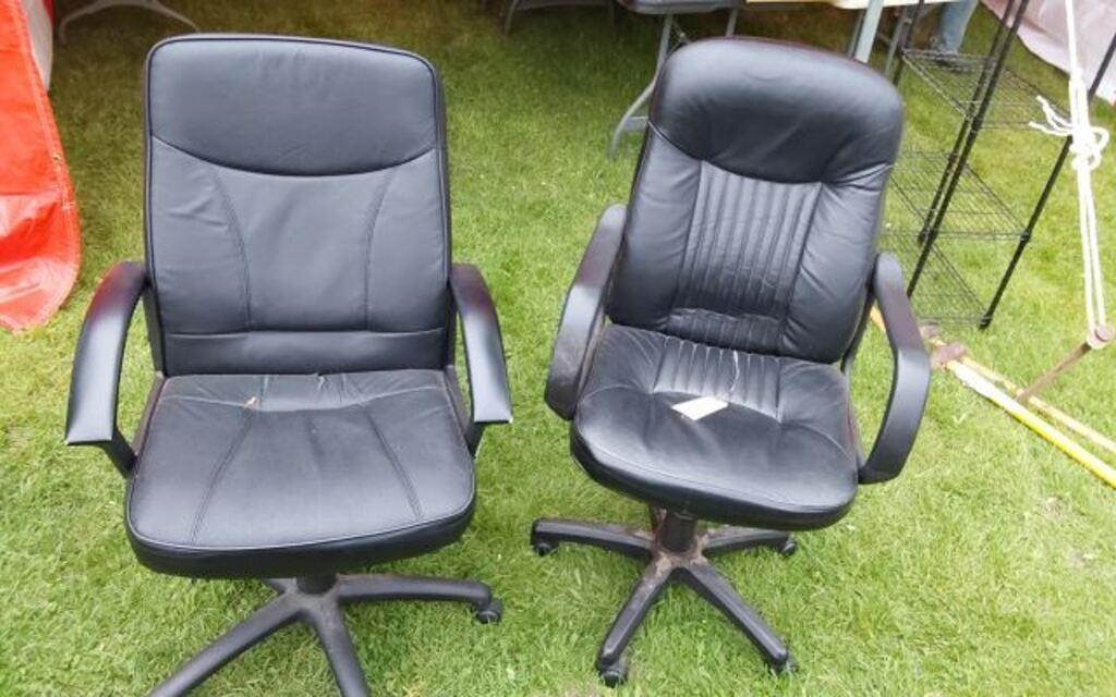 2 BLACK ROLLING OFFICE CHAIRRS