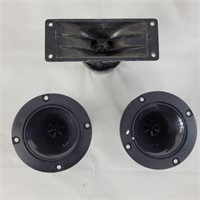 3 1/2" wide dispersion Piezo (x2) and speaker