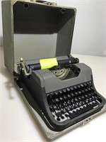 Underwood Vintage Manual Typewriter. Working.