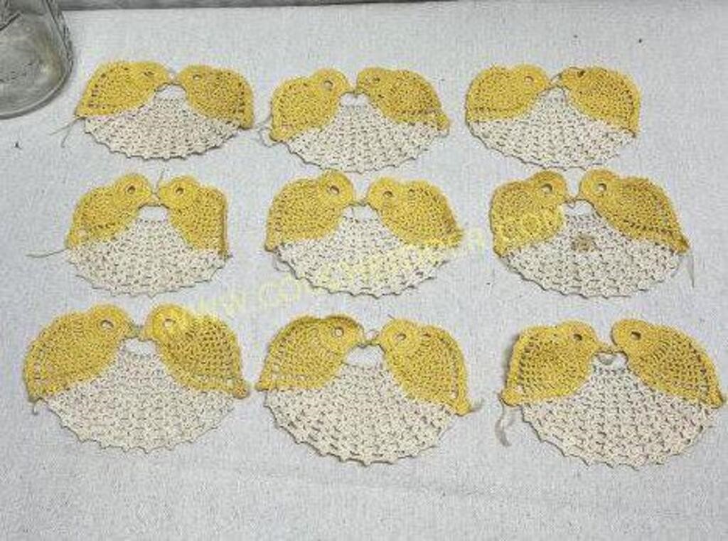 Very pretty crochet yellow bird pieces