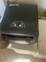 Mechanical paper towel dispenser