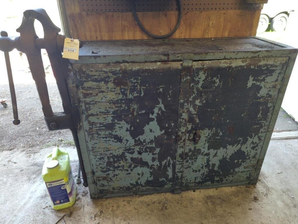 WELDING CABINET WITH 5" VISE