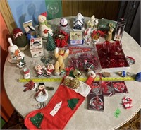 Miscellaneous Christmas decor lot in tote with lid