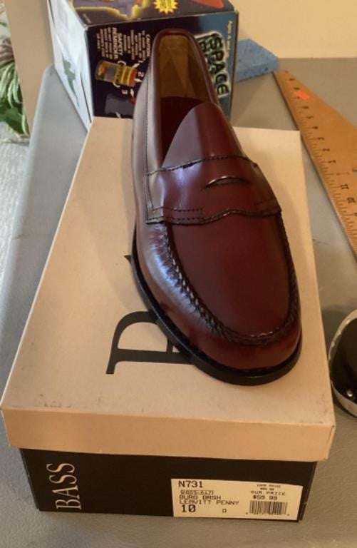 Brand NEW Bass men's penny loafers Size 10