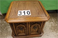 End Table  21.5" T X 27.5" X 27"