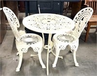 Nice outdoor metal patio table and 2 chairs