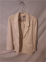 R6) Size 12 really good condition Skirt Suit, it