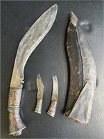 VTG Nepalese Kukri style dagger with small knives