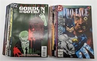 (R) 32 DC comics and graphic novels including