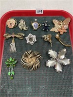 TRAY LOT OF 12 COSTUME JEWELRY BROOCHES