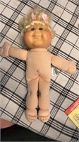 C11) cabbage patch doll used but no big issues