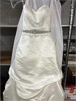 Off White Wedding Gown with Train Size 4 By