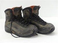 SIMMS SIZE 9 BOOTS