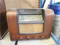 GENERAL ELECTRIC KL-60A WOOD CASE RADIO
