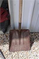 Scoop shovel