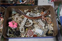 COLLECTION OF COSTUME JEWELRLY