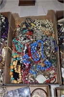 COLLECTION OF COSTUME JEWELRLY