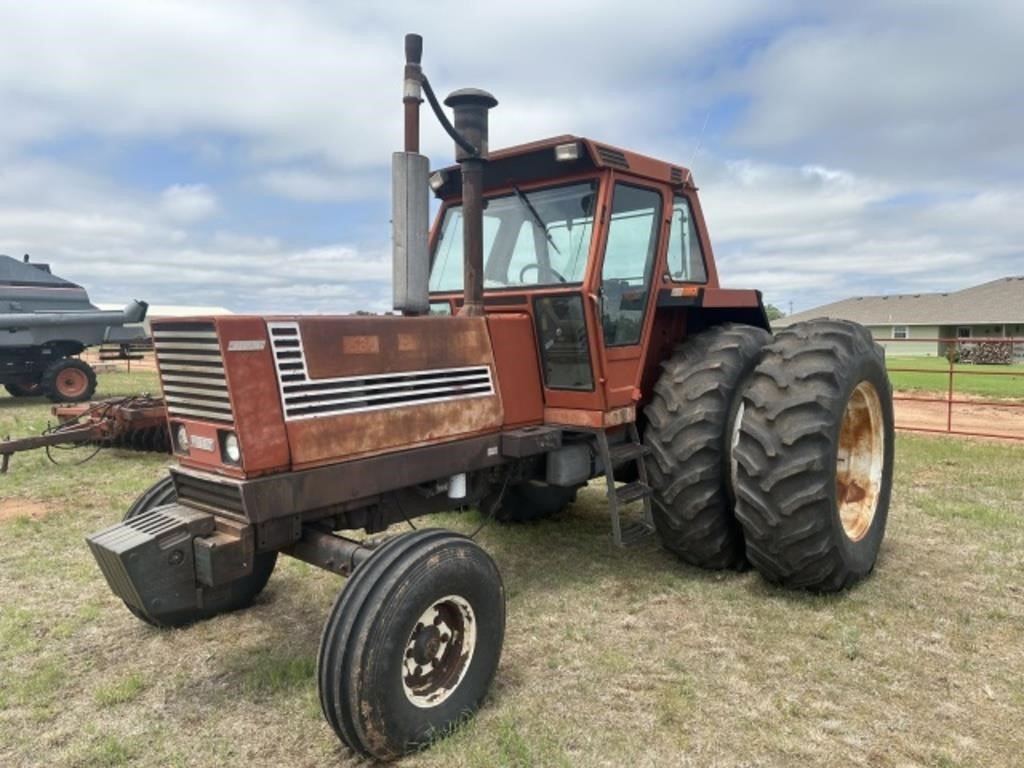 Hesston 1580 Tractor