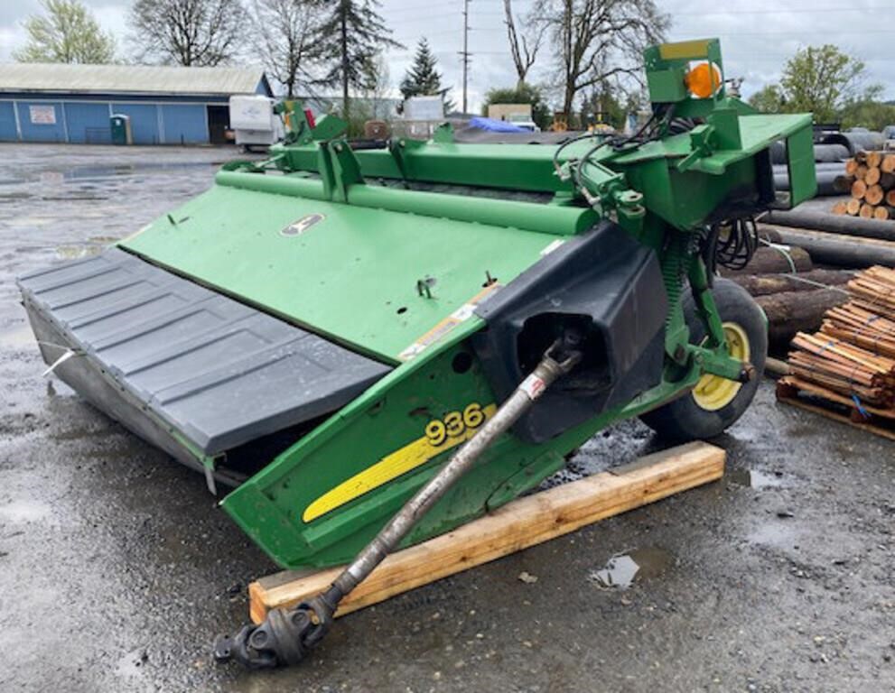 JD 936 Mower/Cond *PTO,parts & manual in office