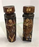 Carved wooden African statuesmeasuring 6 inches