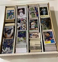 Sports cards - box lot of MLB trading cards   1442
