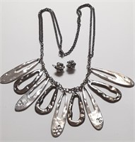 SILVER TONE STATEMENT NECKLACE & EARRINGS