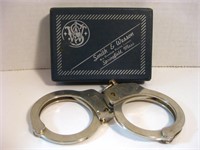 VINTAGE SMITH AND WESSON HANDCUFFS IN ORIGINAL BOX