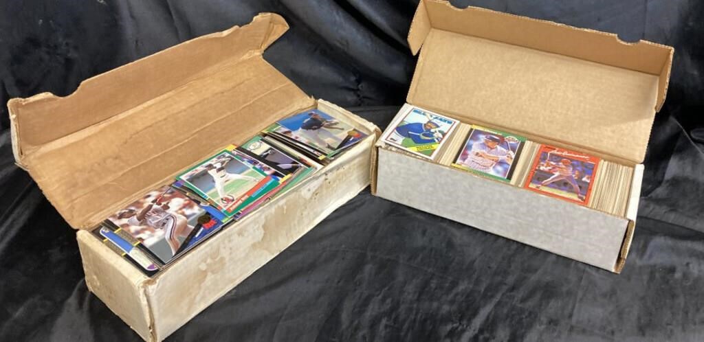 SPORTS TRADING CARDS LOT / 2 BOXES