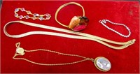 Costume Jewelry , Necklaces & Bracelets