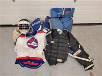 BAG OF HOCKEY EQUIPMENT WITH GOALIE PADS
