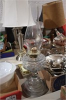 VINTAGE OIL LAMP SMALL CRACK