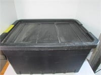 Black Modern Total with Lid, Small Crack in the