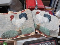 COLLECTION OF ROOSTER TABLE RUNNERS & PLACEMATS