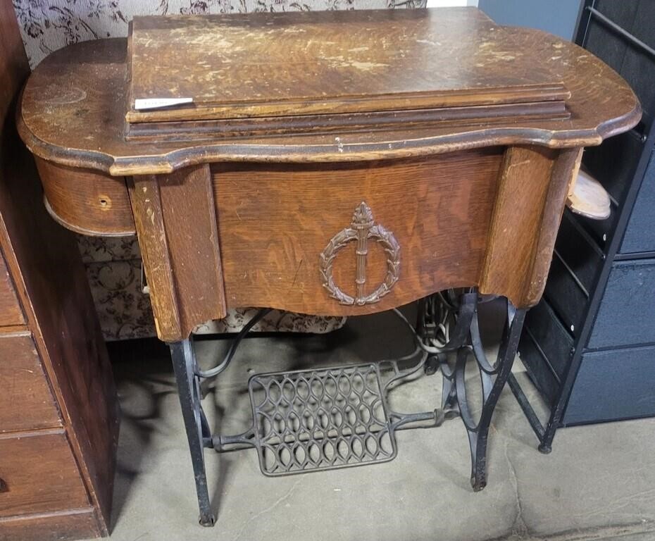 ANTIQUE NEW ROYAL A SEWING MACHINE CABINET