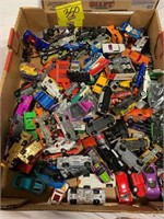 FLAT W/ LOOSE HOT WHEELS & DIECAST OF ALL KINDS