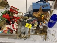 BOX OF CHRISTMAS DÉCOR, WOODEN BASKET, CEILING
