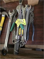 WRENCHES/ PLIERS