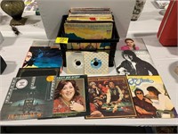 GROUP OF VINYL RECORD ALBUMS